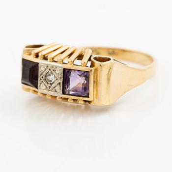 Ring in 18K gold set with an octagon-cut diamond and purple stones.