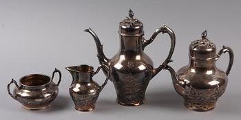 KAFFE- O TESERVIS, 4 delar, silver, jugend, Tyskland. Importstämplar CG Hallberg Stockholm 1907. Tot vikt 1700 gram.