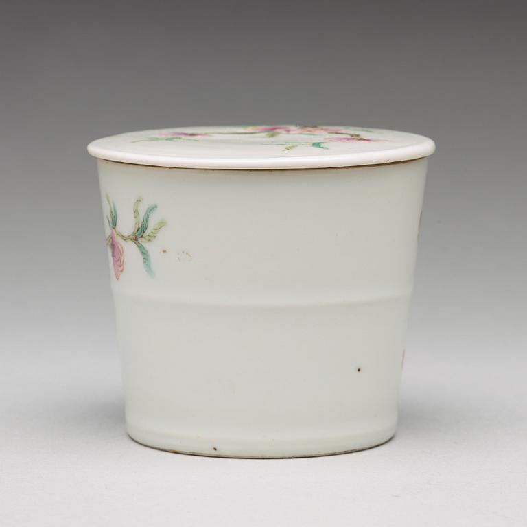 A famille rose jar with cover, Qing dynasty, Guangxu mark and period (1875-1908).