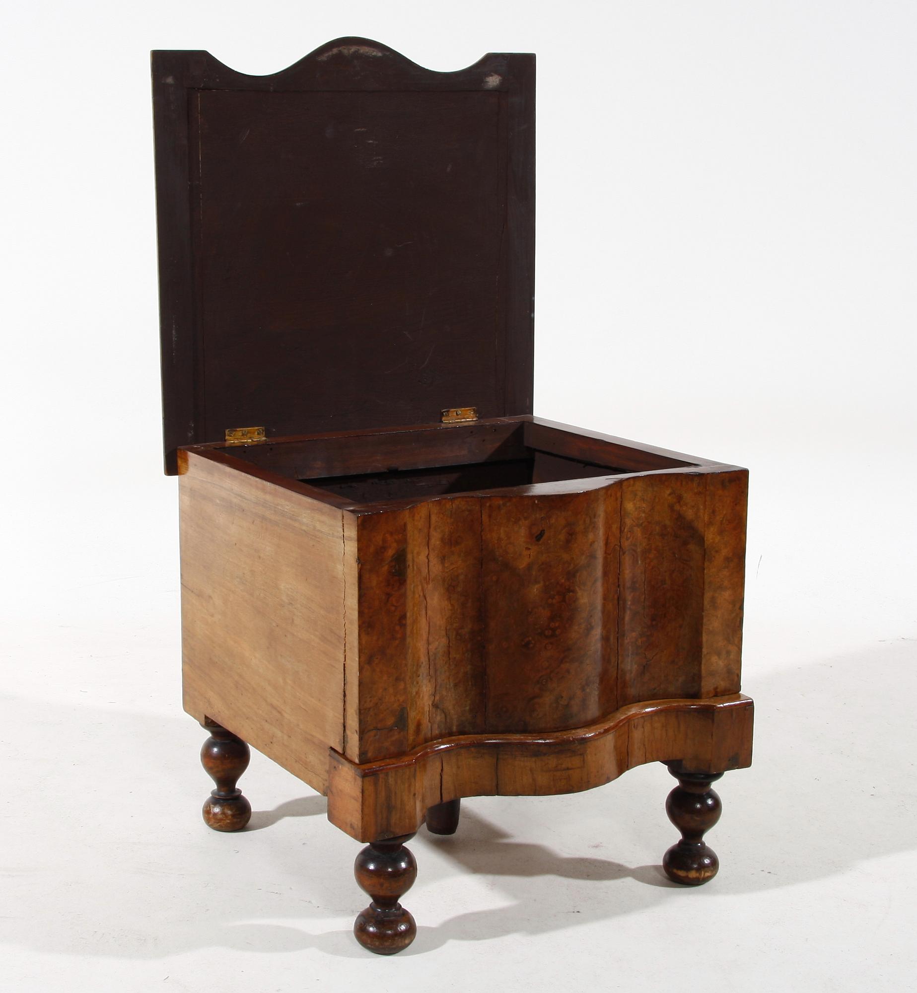 POTTSKÅP, barockstil, England, 1800/1900-tal.