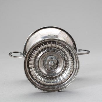SALTKAR, silver, empire, otydlig mästarstämpel, troligen Stockholm 1821. Vikt ca 92 gram.