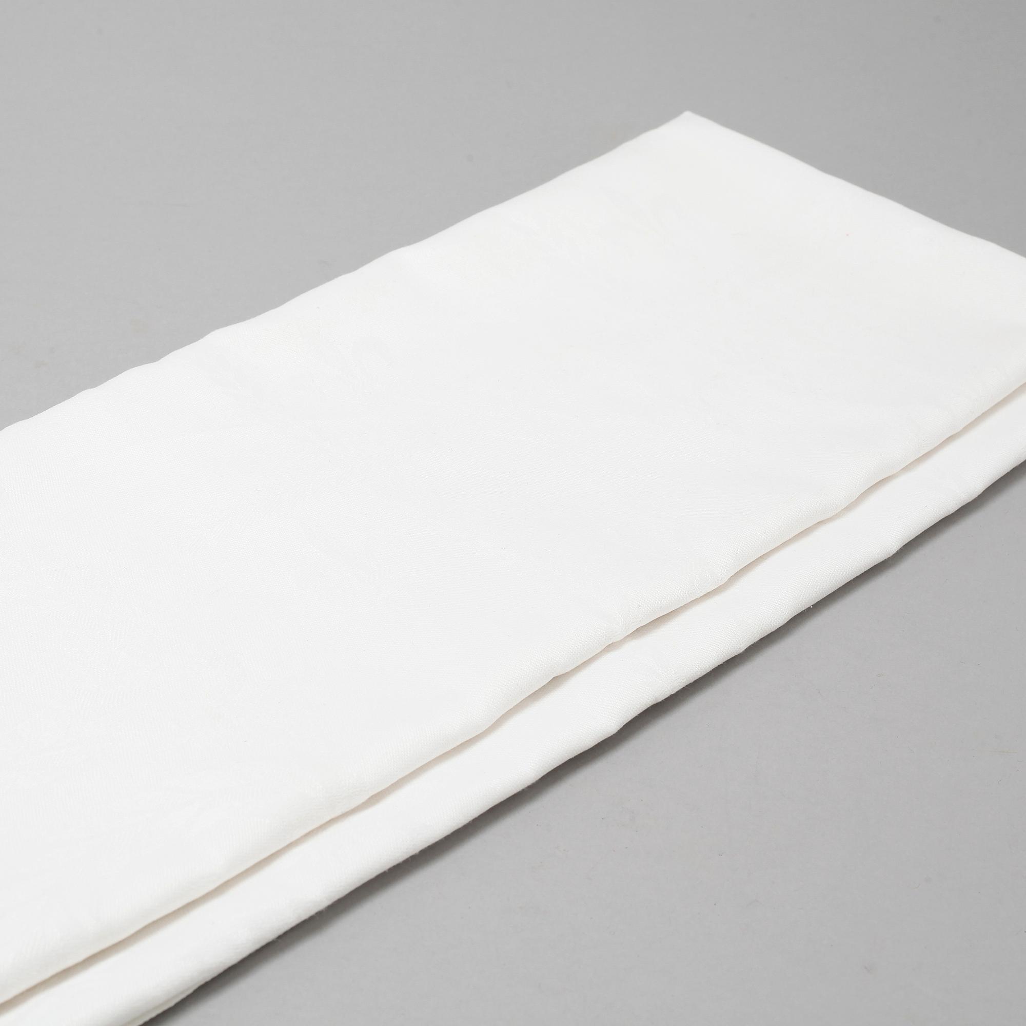 A table cloth and a porcelain tableware set of 62 pcs, "Prinzess" by KPM, Germany, around mid 20th century.