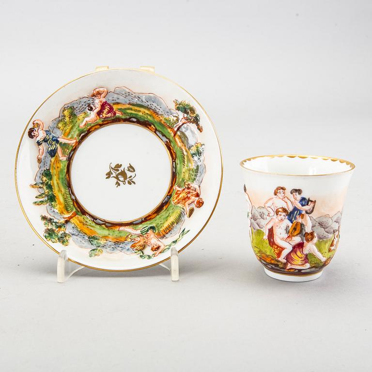 Koppar med fat 13 st Neapelliknande märke Italien 1900-tal porslin.
