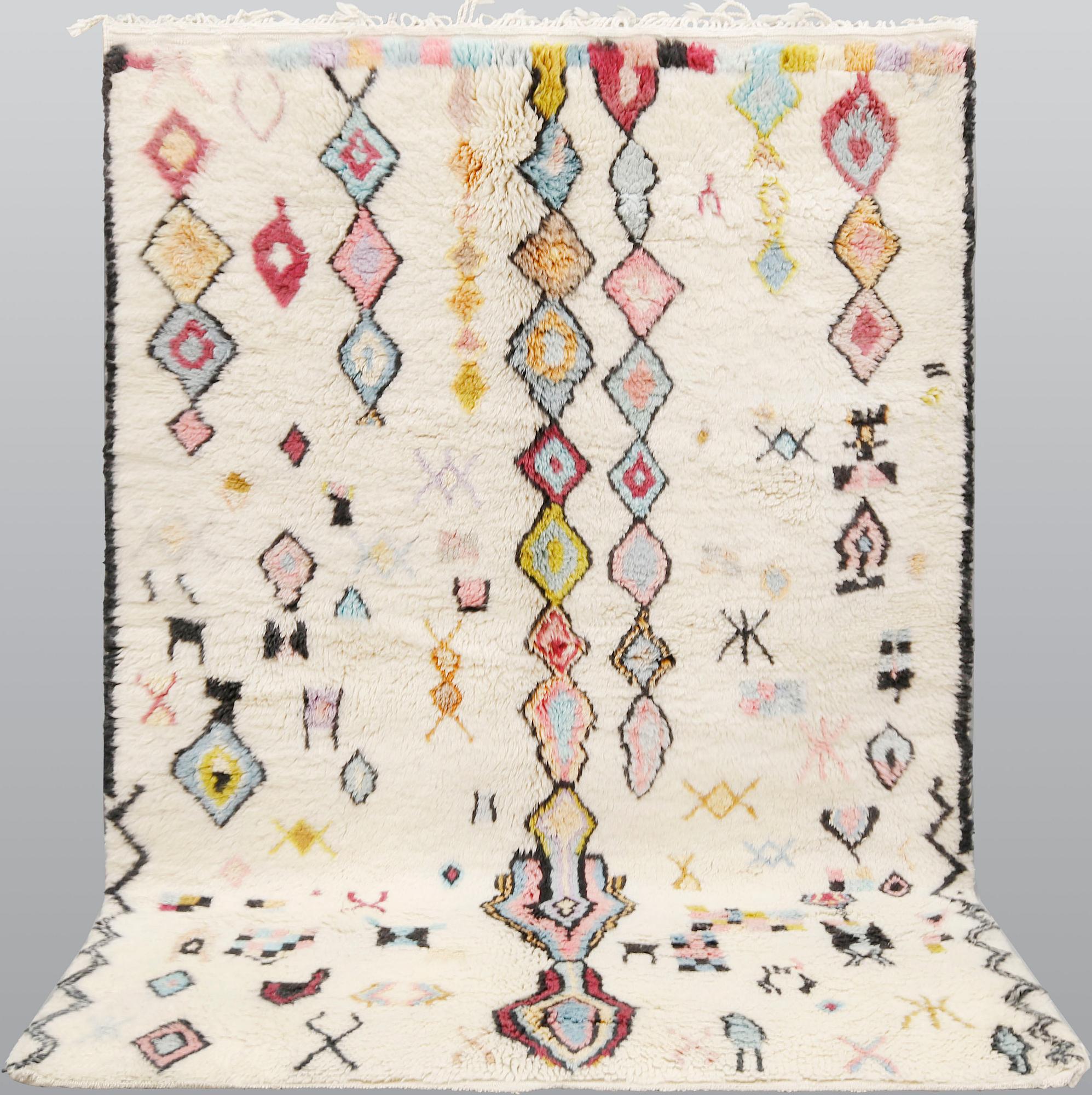 A Moroccan rug, approx. 253 x 166 cm.