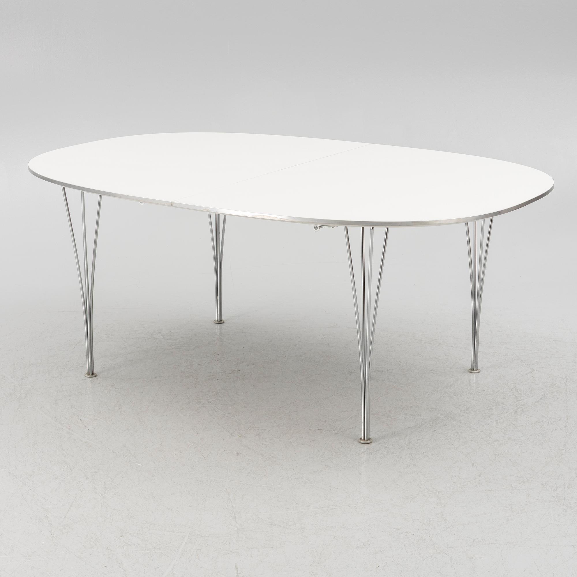 Bruno Mathsson & Piet Hein, matbord, "Superellips", Fritz Hansen, år 2000.