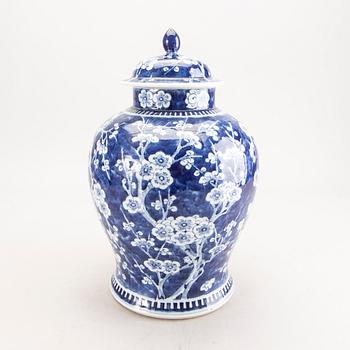 A Chinese 20th century porcelain blue and white urn with lid.