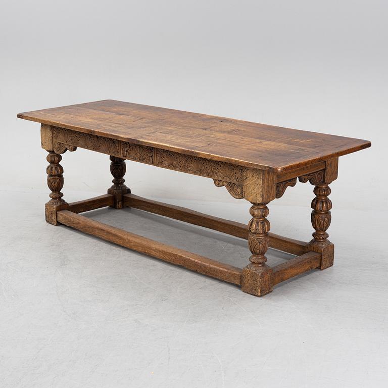 A carved oak Baroque table from around the year 1700.