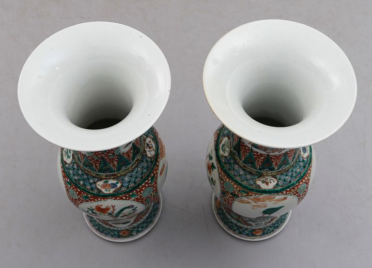 VASER, 1 par, porslin, Kina, Kangxistil, tidigt 1900-tal.
