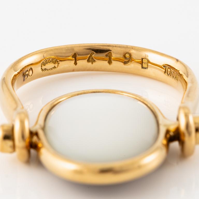 Vivianna Torun Bülow-Hübe, ring, 18K guld med labradorit och pärlemor, för Georg Jensen.