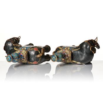 Elefanter, ett par, cloisonné och champleve, Qingdynasti, 17/1800-tal.