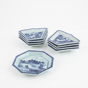 A nine piece Chinese export blue and white cabaret, Qing dynasty, Qianlong (1736-95).