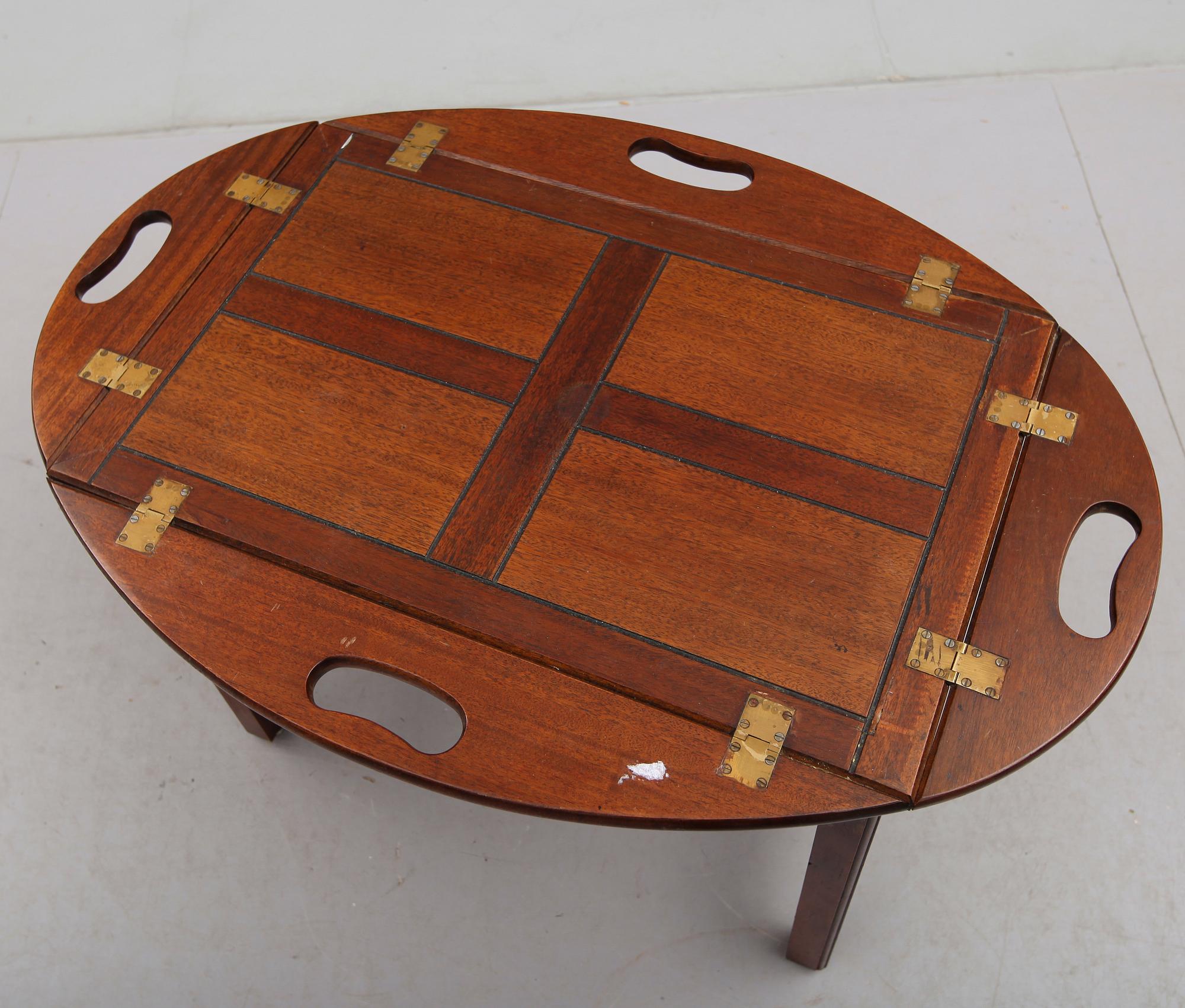 BORD, sk Butlers Tray, England, 1900-talets andra hälft.