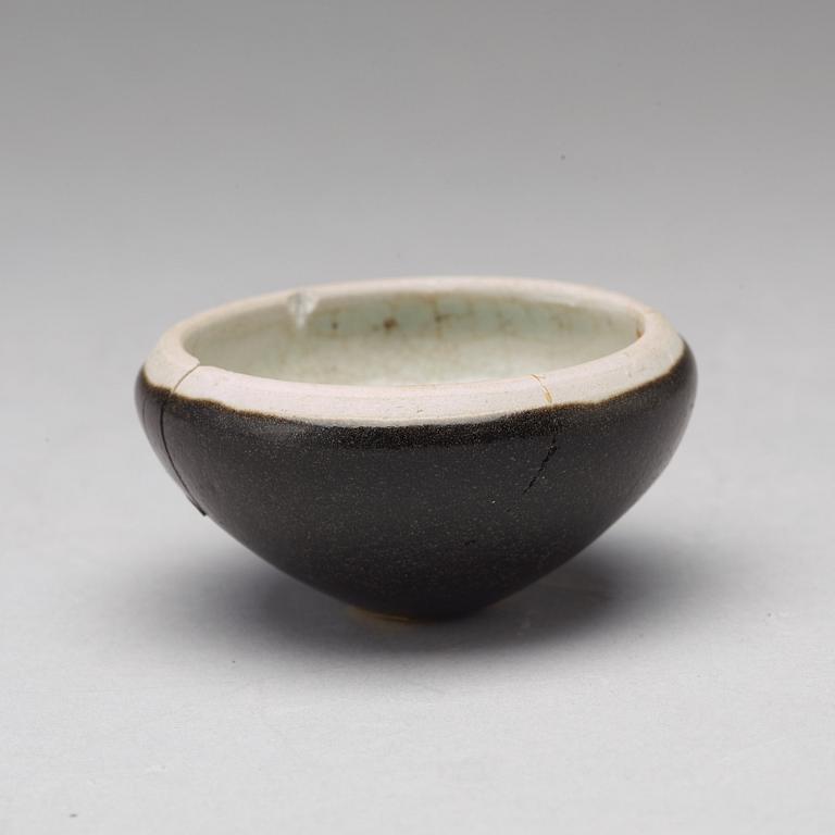 A brown glazed bowl, Song dynasty (960-1279).