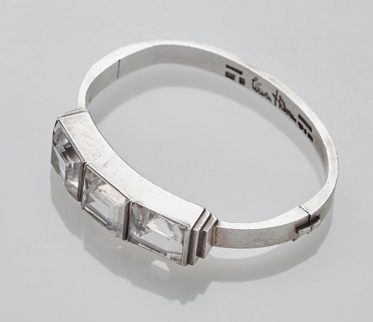 Wiwen Nilsson, armring, Lund 1945, sterlingsilver med fasettslipad bergkristall.