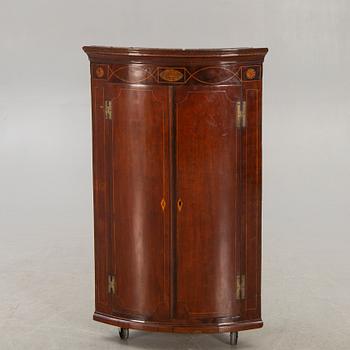Väggskåp England 1800-talets andra hälft.