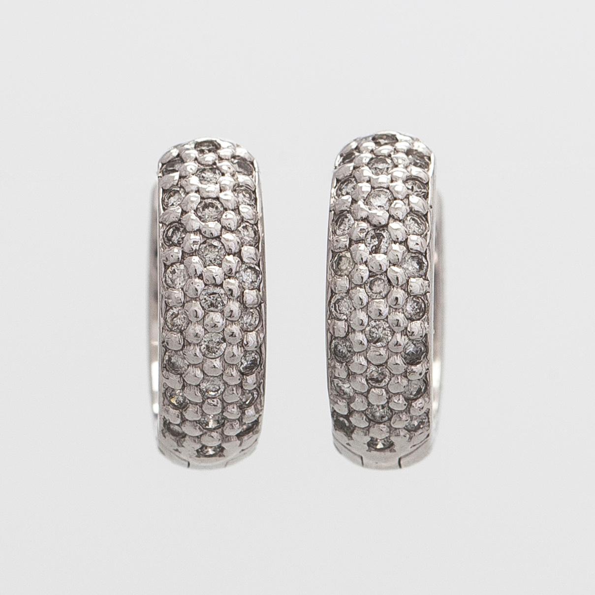 Korvakorut, briljanttihiotut timantit, 14K valkokultaa.