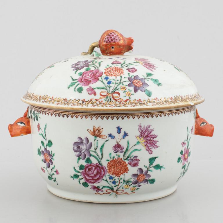 An export porcelain tureen with cover, China, Qianlong (1736-95).