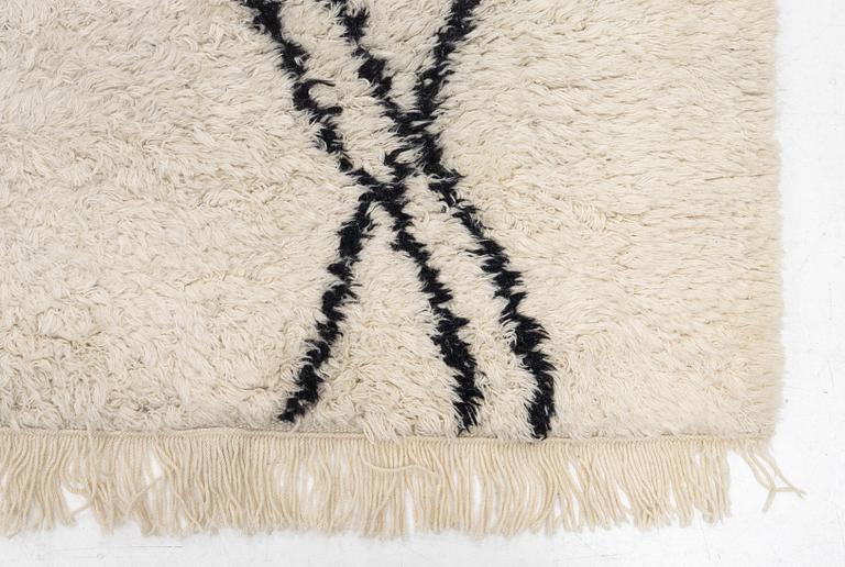 A carpet, Beni Ourain, Morocco, approx. 295 x 236 cm.