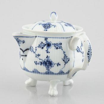Gräddanna med lock, porslin, "Musselmalet", Royal Copenhagen, sent 1700-tal.