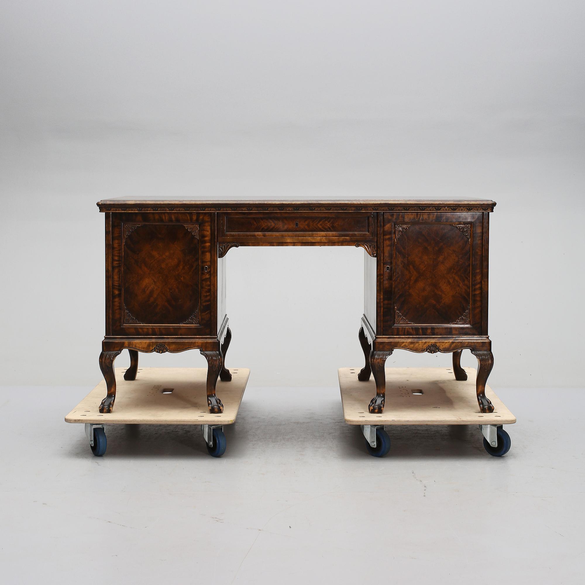 SKRIVBORD, chippendale-stil, omkring 1900-talets mitt.