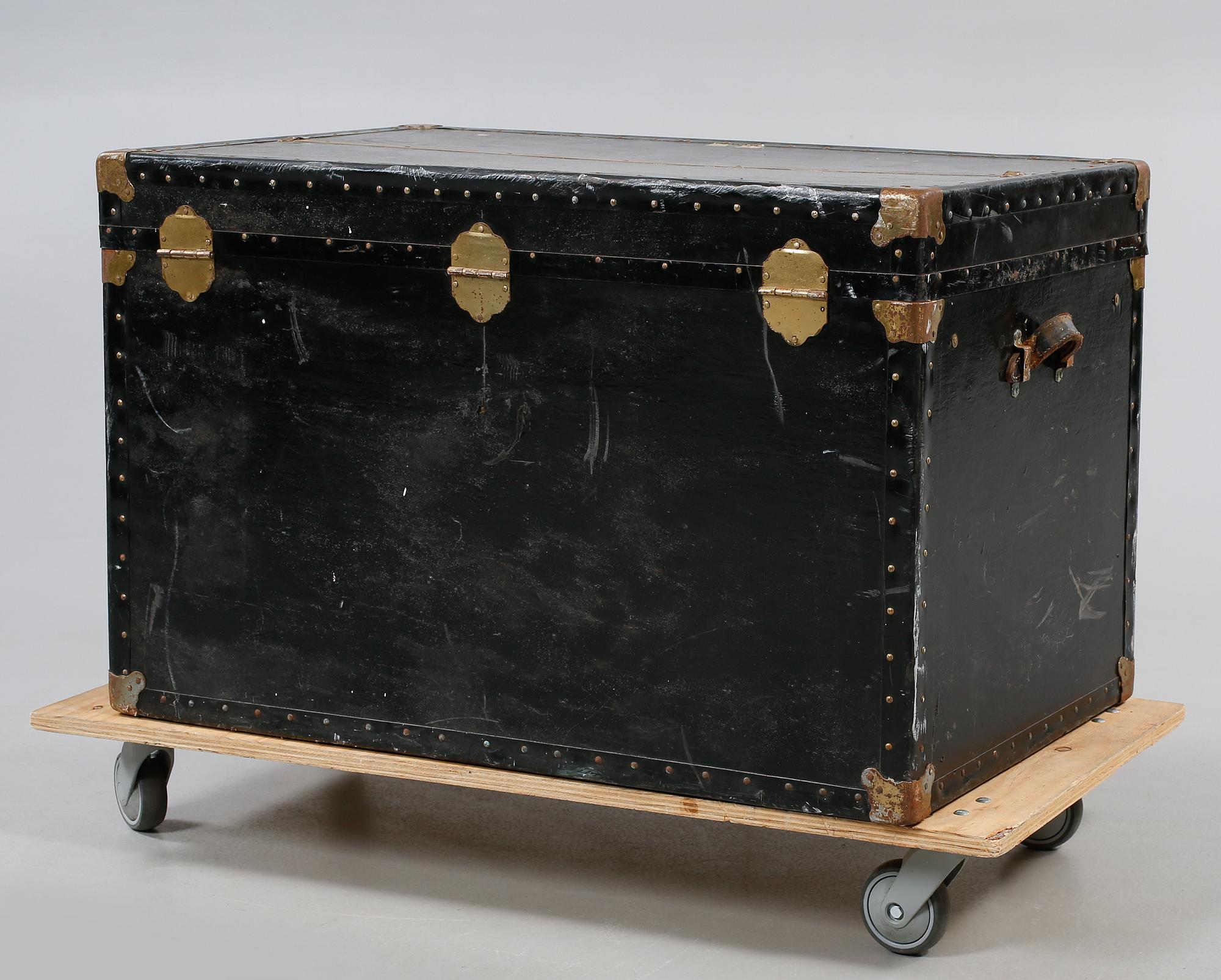 KOFFERT, 1900-talets första hälft.