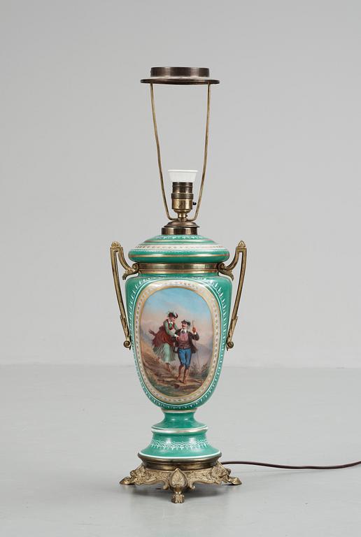 BORDSLAMPA, glas och metall, 1800-tal.