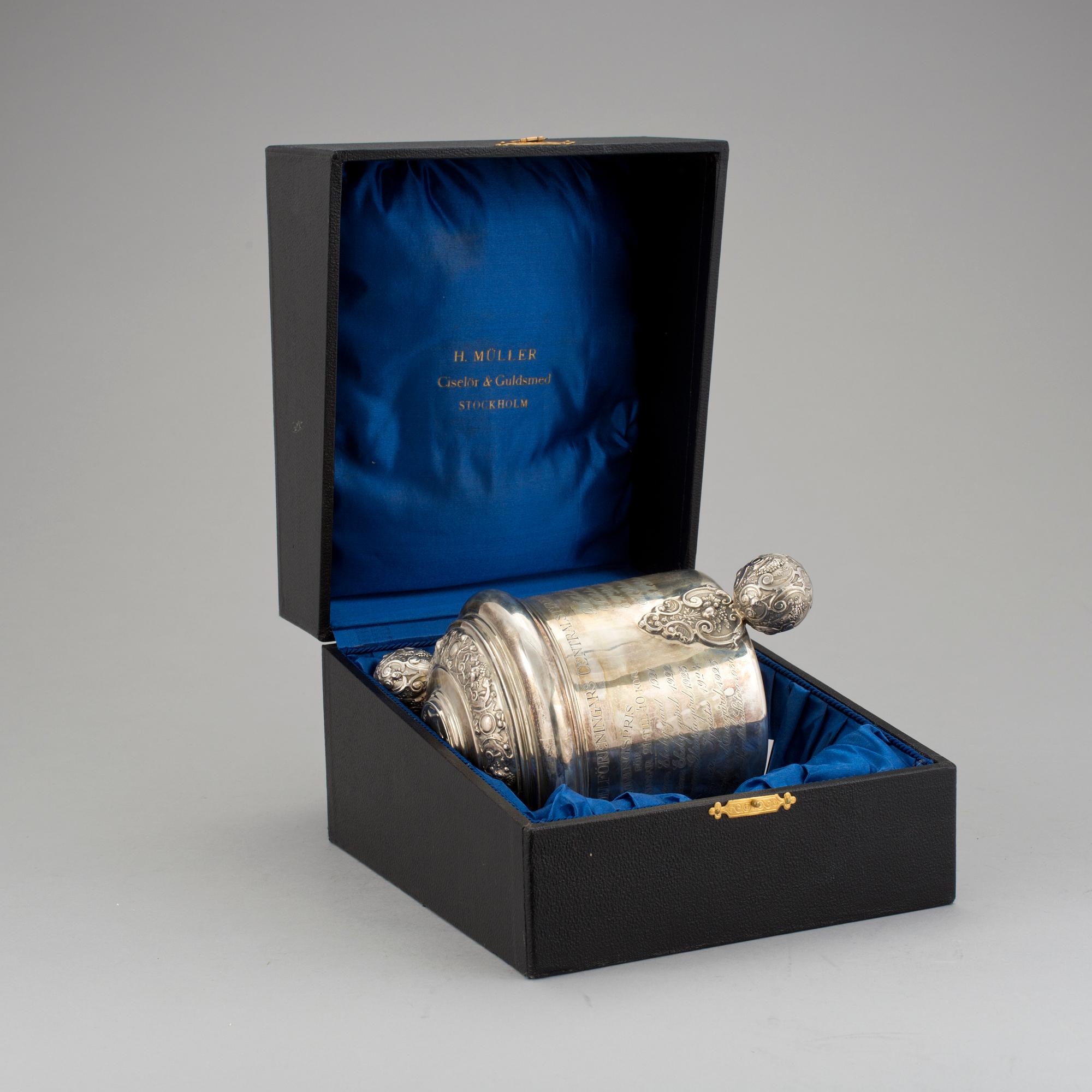 STOP, silver, Hovjuvelerare Carlman AB, Stockholm, 1920. Vikt 568 g.
