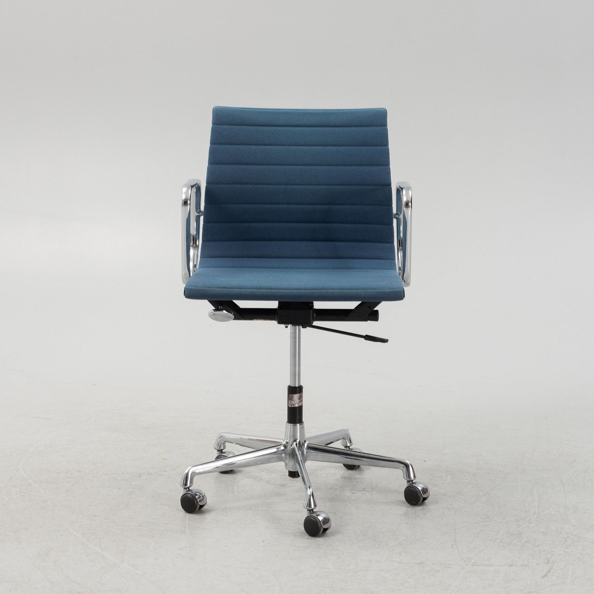 Charles & Ray Eames, skrivbordsstol, "EA 117", Vitra.
