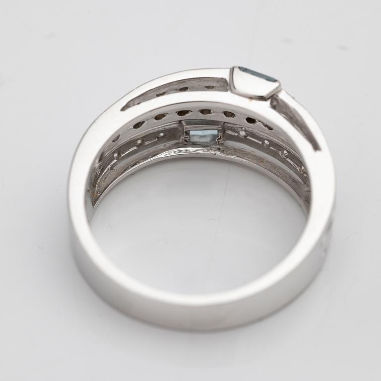 Ring, 18K white gold with aquamarines and brilliant-cut diamonds.