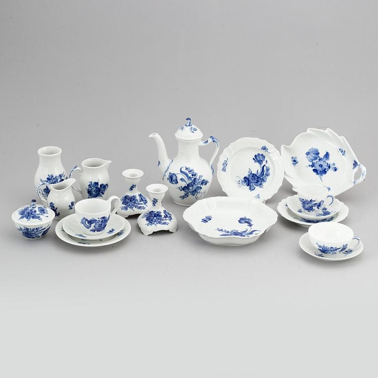 ROYAL COPENHAGEN, kaffeservis, 49 delar, porslin. "Blå Blomst", Danmark, 1900-talets andra hälft.