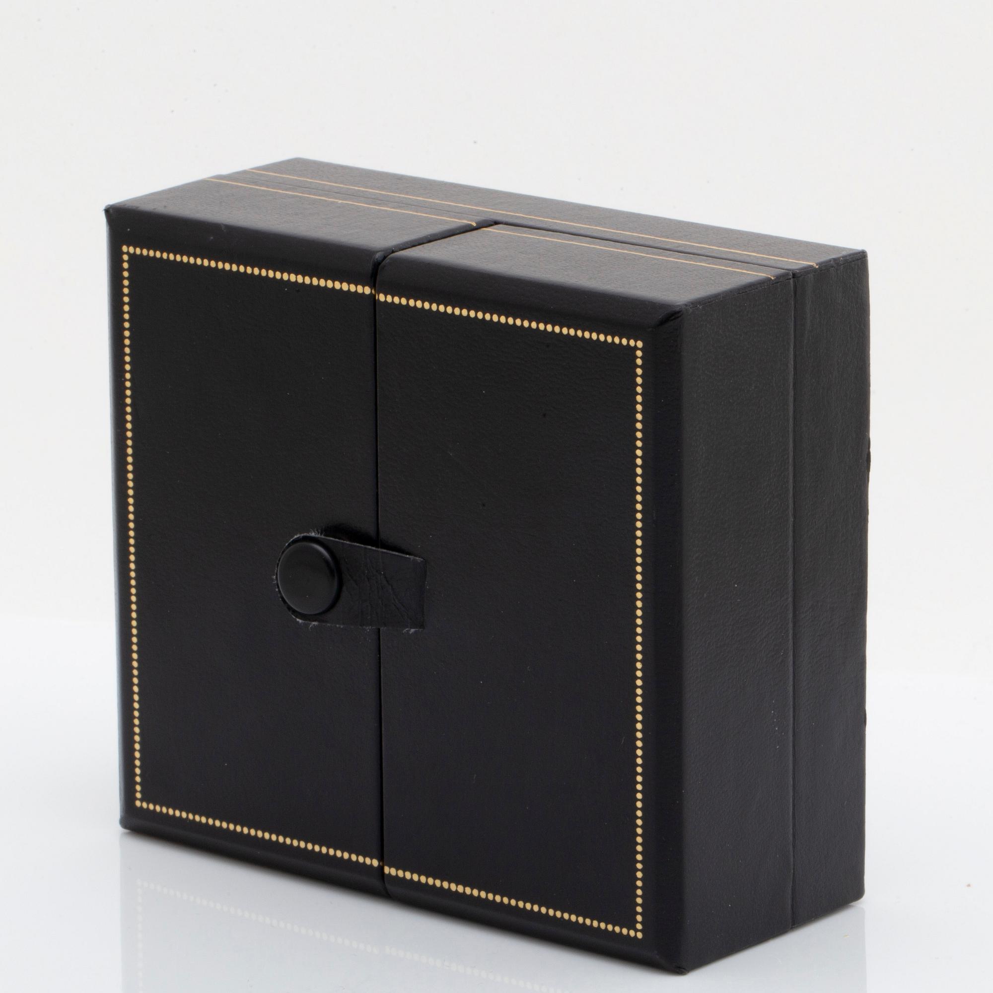 Earrings 18k whitegold, 2 briolette-cut rock-crystals and 2 brilliant-cut diamonds 0,20 ct TW VVS.