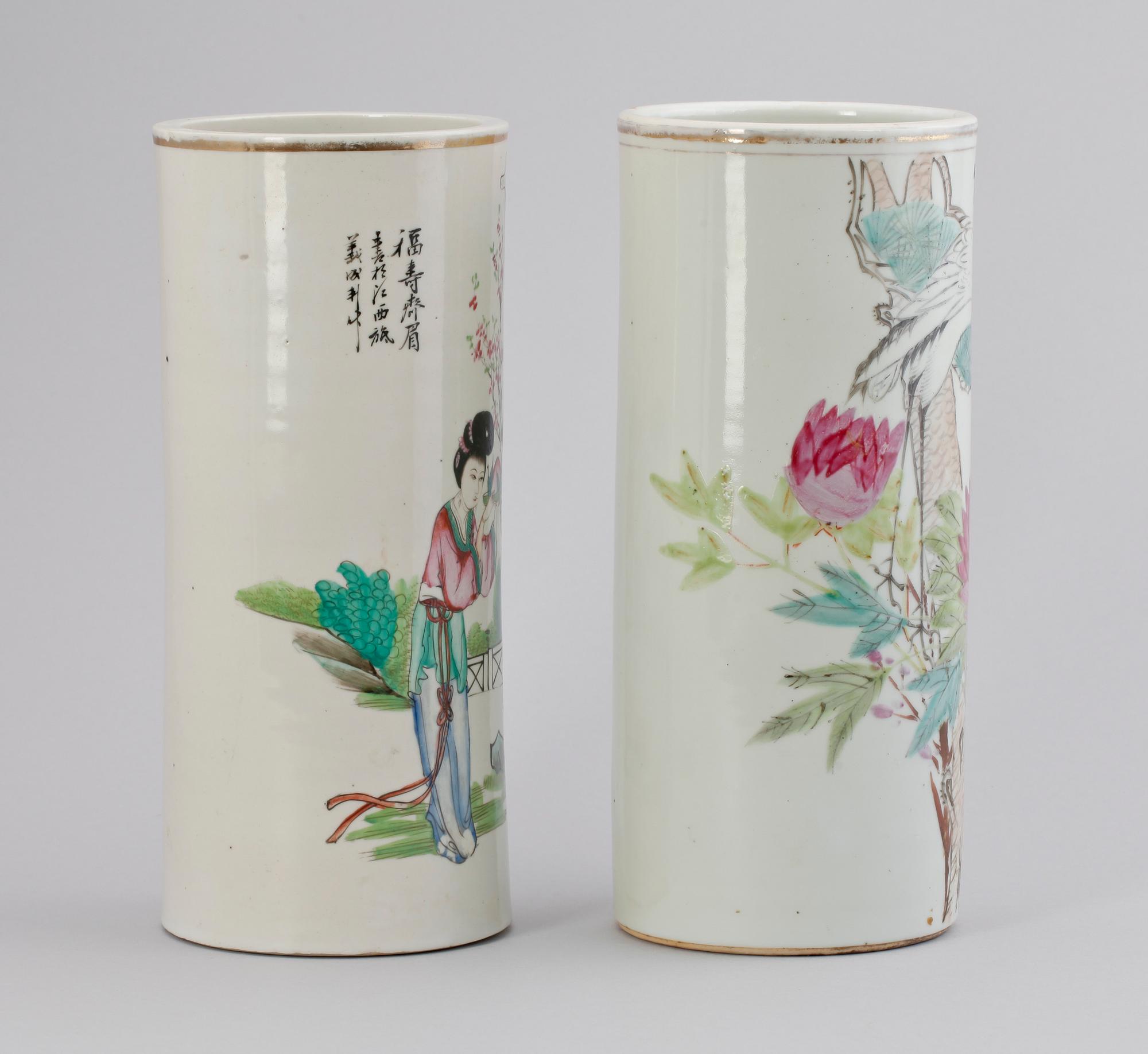 PENSELVASER, ett par, porslin Kina 1900-tal.