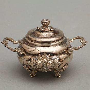 PARTI SILVER, 8 delar, bla Sverige och Danmark, 1900-tal.  Tot ca 468 gram.