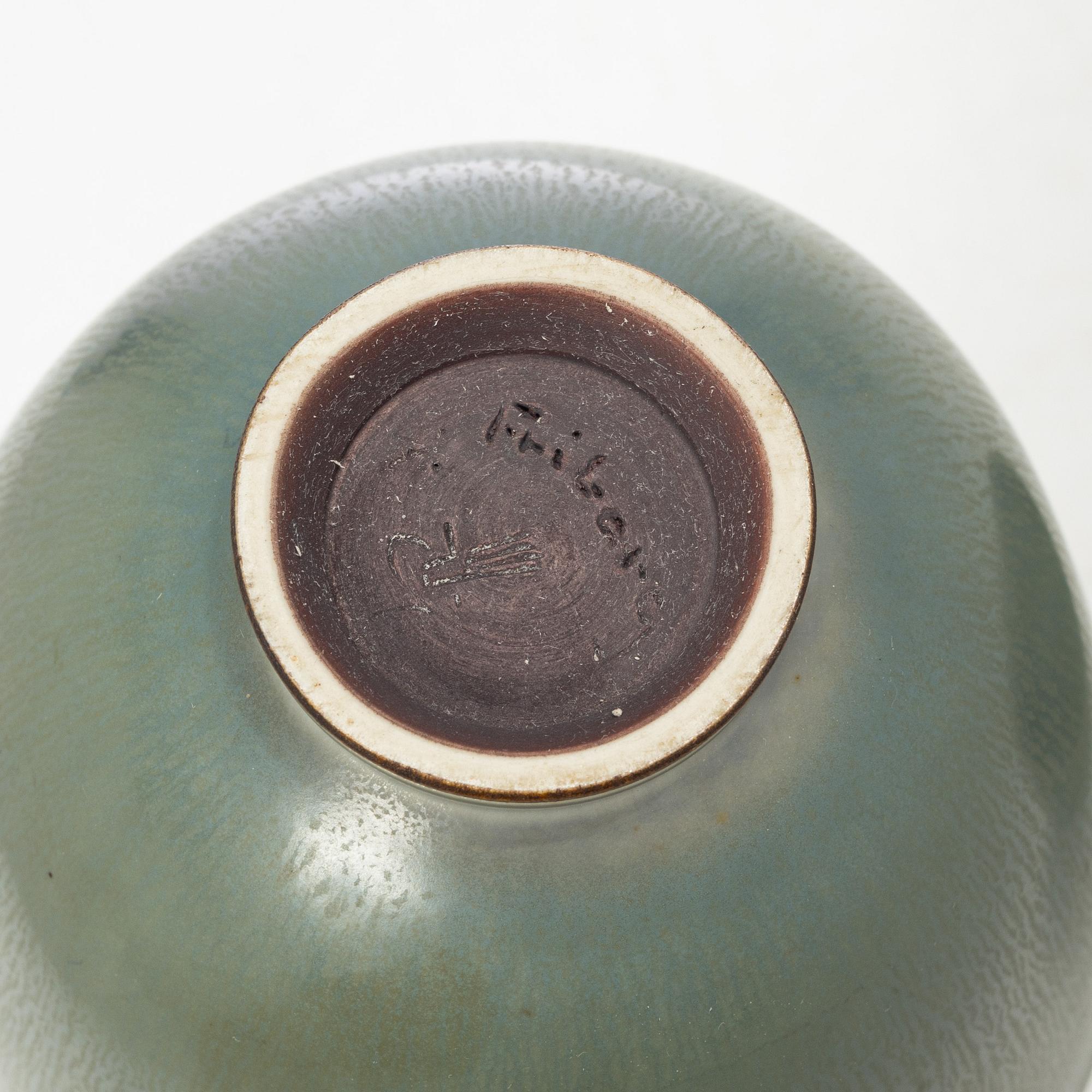 Berndt Friberg, two stoneware bowls, Gustavsberg Studio 1954 and 1957.