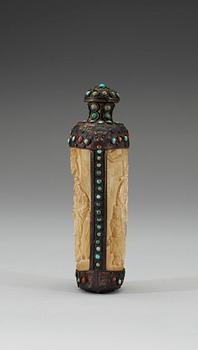 A turquoise inlayed metal framed ivory flask, late Qing dynasty (1644-1911).