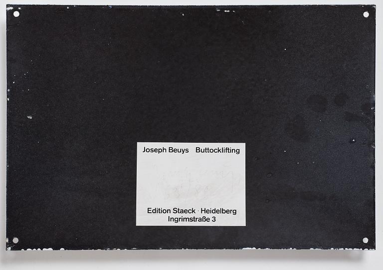 Joseph Beuys, "Buttocklifting".