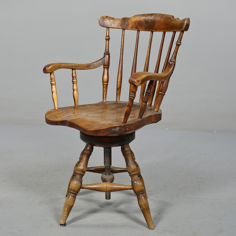 SKRIVBORDSSTOL, 1900-talets första hälft.