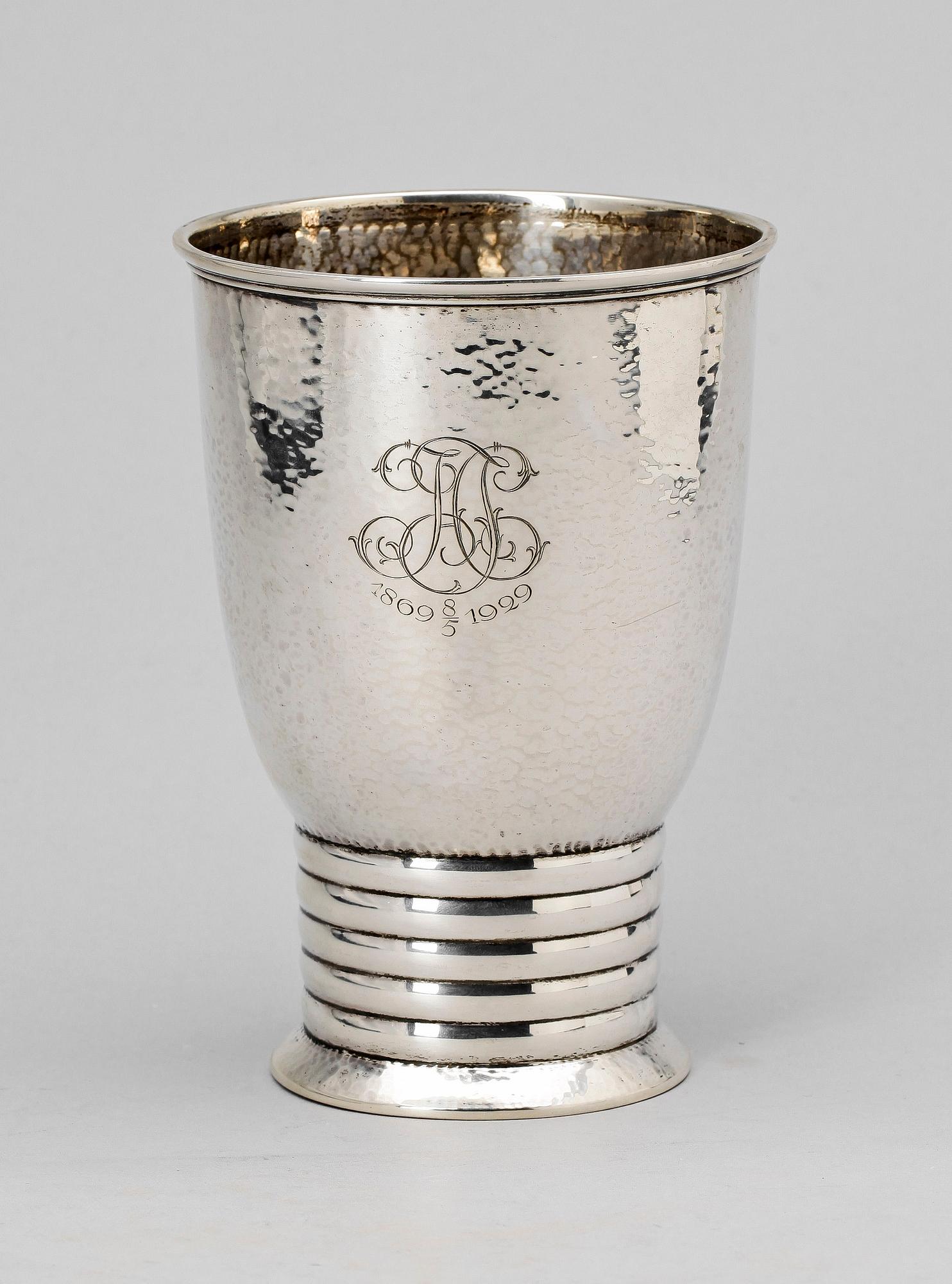 VAS, silver, C.G. Hallberg, Stockholm 1920. Vikt ca 315 g.