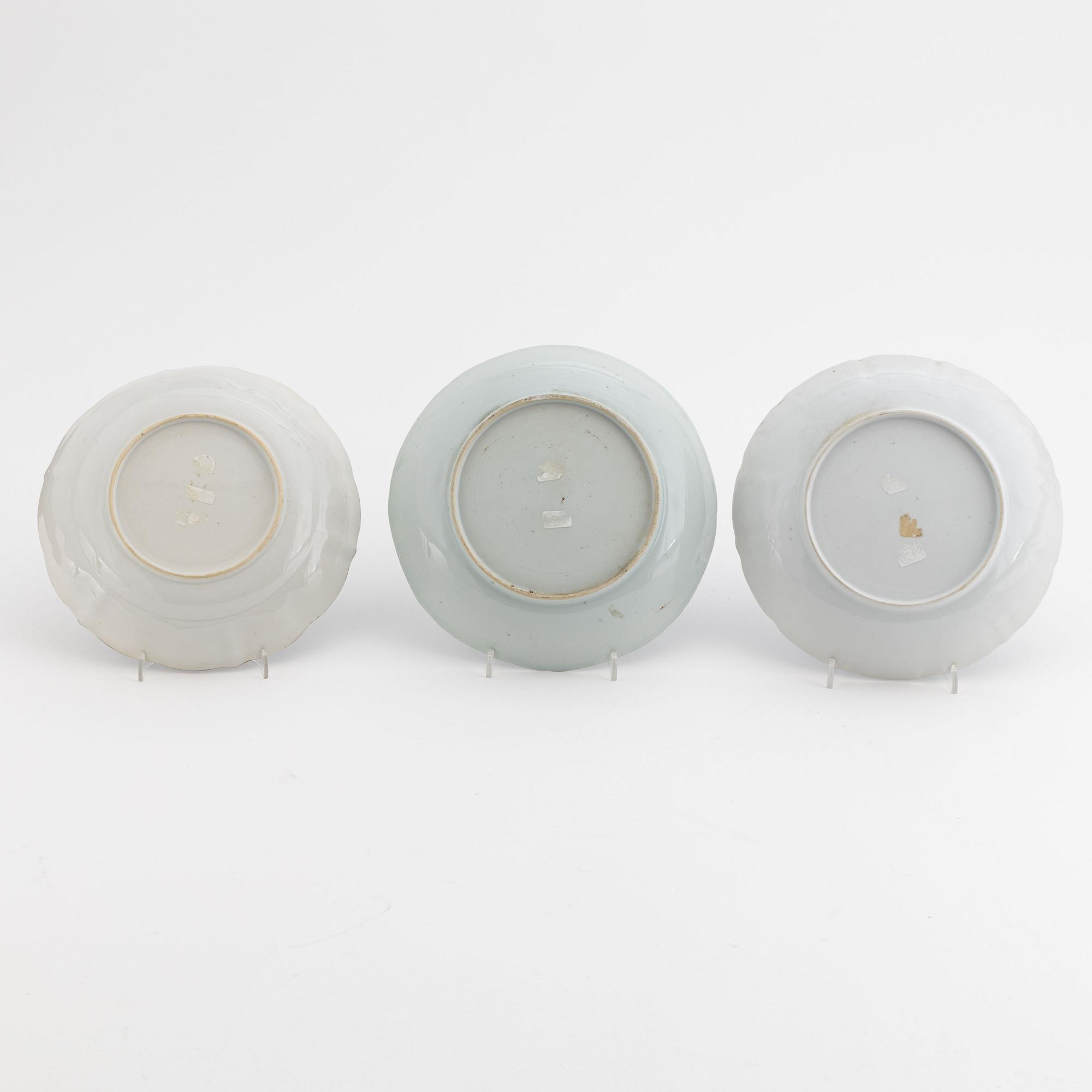 A set of three blue and white dishes, Qing dynasty, Qianlong (1736-95).