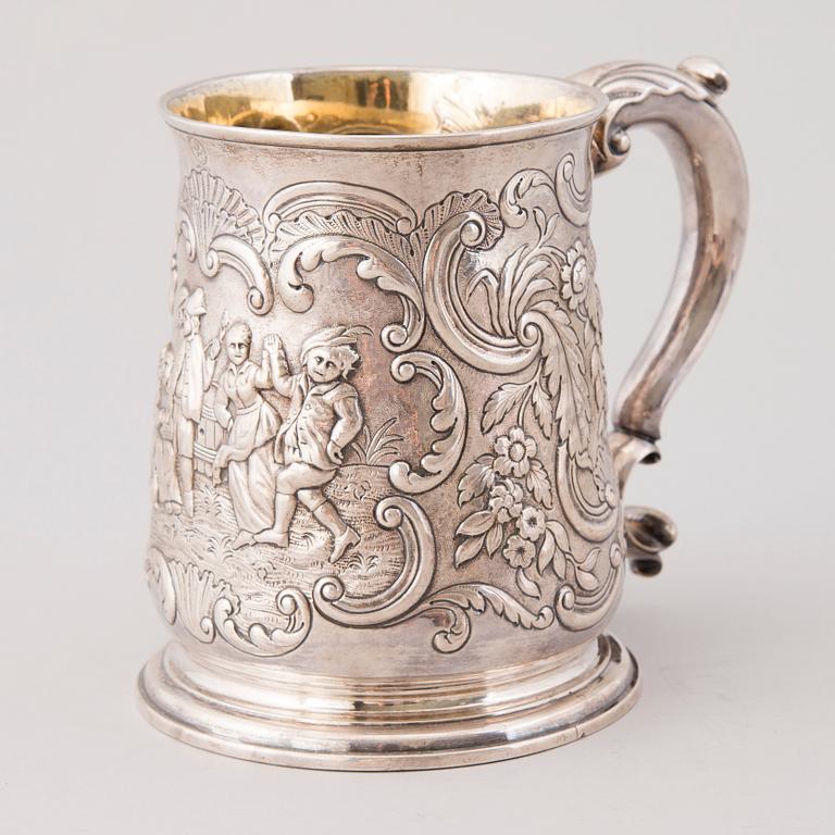 A ENGLISH TANKARD, silver, London 1772.