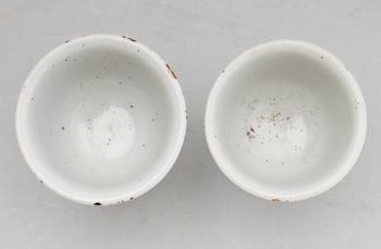 VINKOPPAR, 2 st, porslin, Kina, sannolikt 1800-tal.