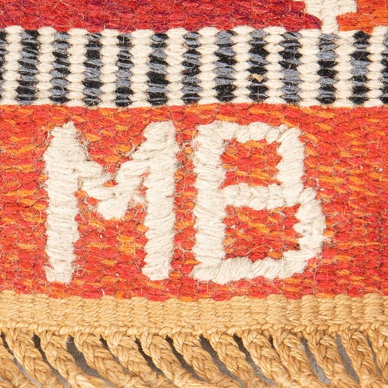 Matta rölakan signerad MB ca 196x136 cm.