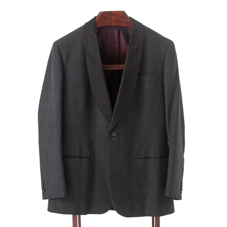 NORDISKA KOMPANIET, a black thai silk men's suit consisting of dinner jacket and pants.