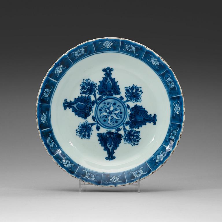A set of three blue and white dishes, Ming dynasty, Tianqi/Chongzhen 1620-1644.