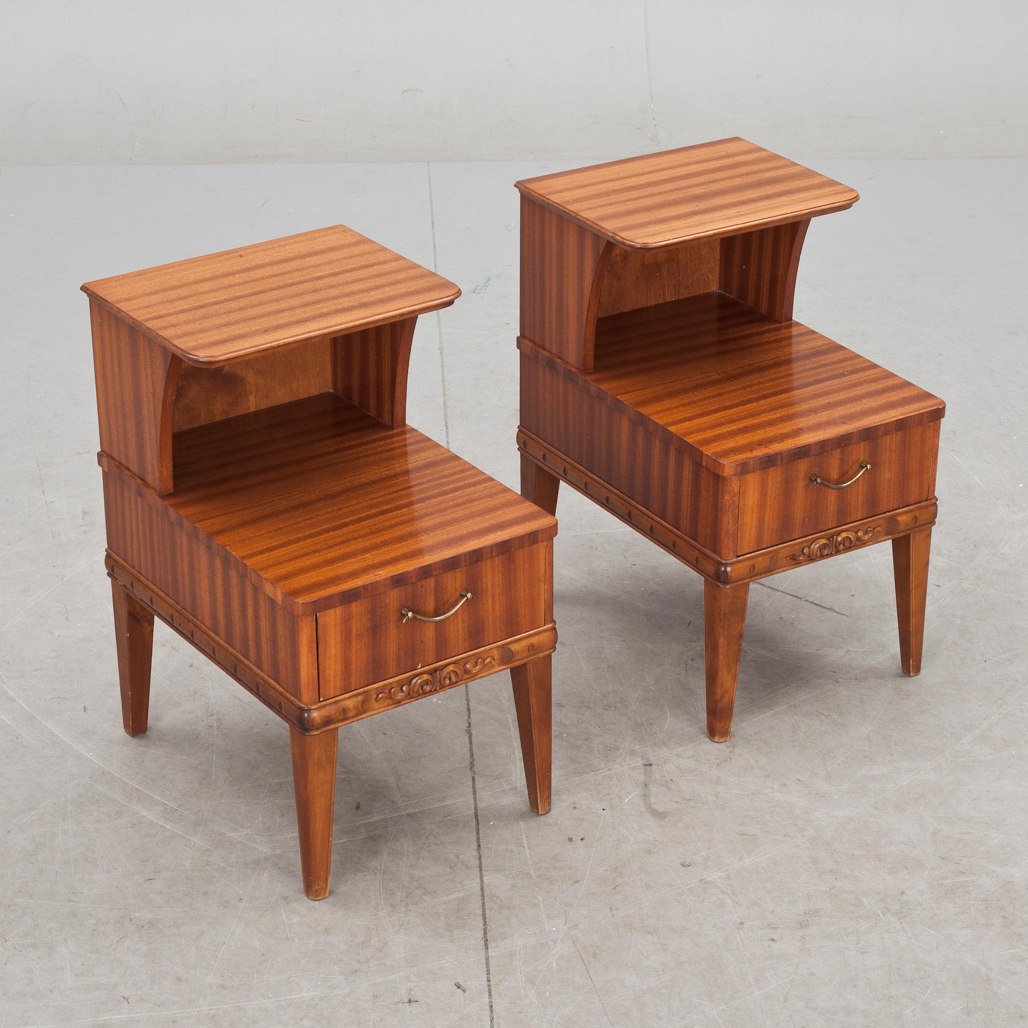 SÄNGBORD, ett par, 1930/40-tal.