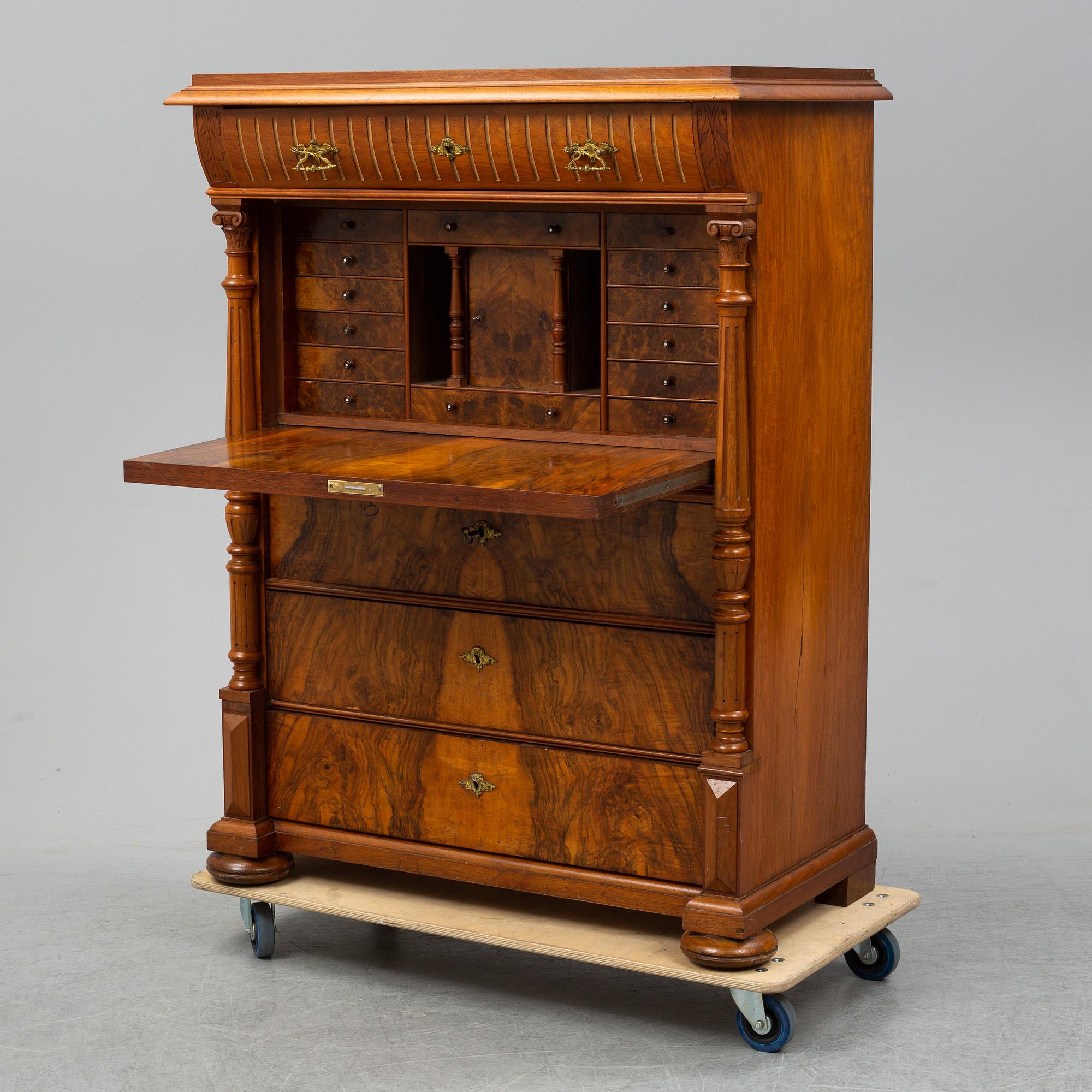 CHIFFONJÉ, sent 1800-tal.