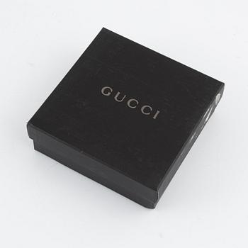 Gucci, a wallet.