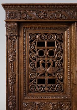 SKÅP, renässans-stil, 1900-talets första hälft.