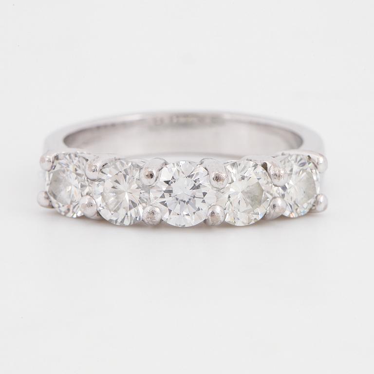 Brilliant-cut diamond white gold ring.