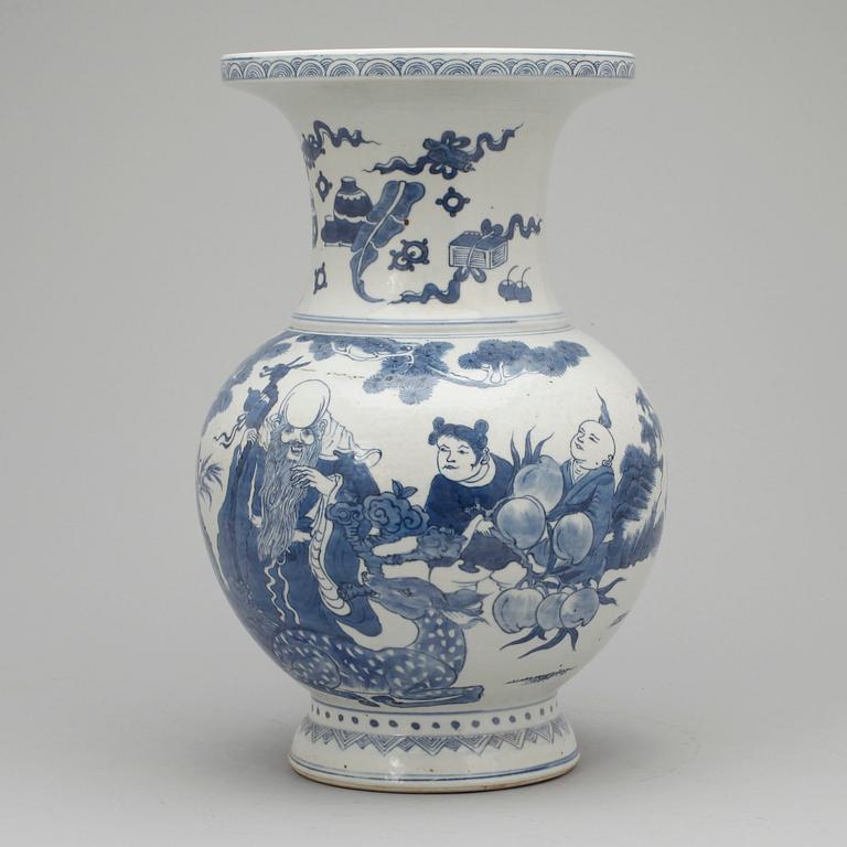 VAS, porslin, Kangxi-stil, Kina, 1900-talets början.